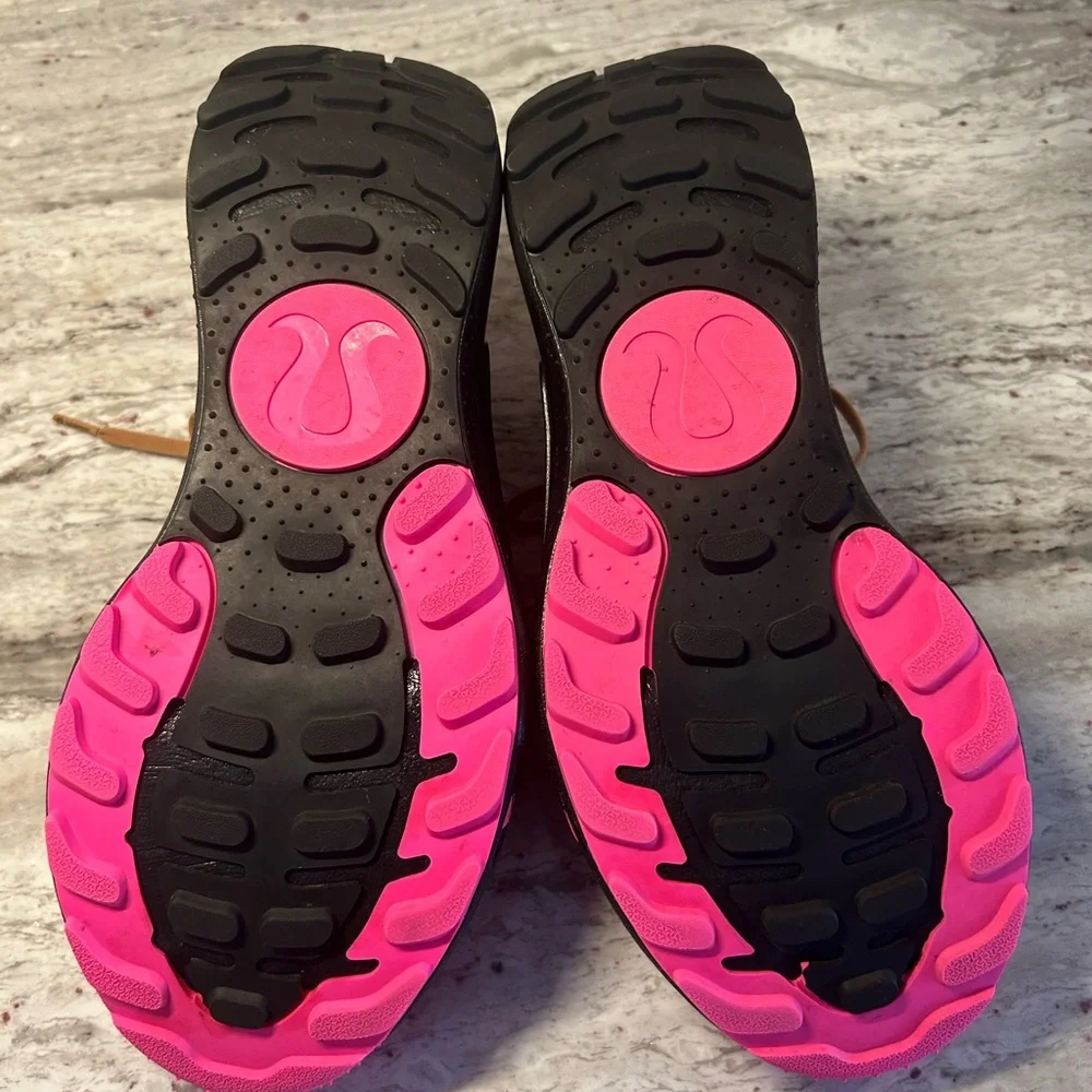 Women's Wildfeel Trail Running Shoe Color Desert Sun/Black/Raspberry Glo sz 11.5